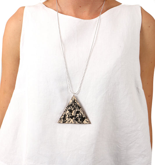 Vietto Bloom triangle kaulakoru